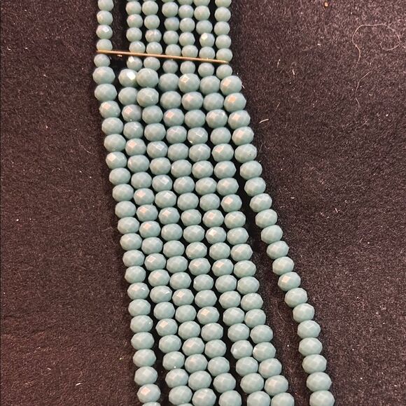 Elegant Gold and Green Beaded Necklace - Picture 3 of 3